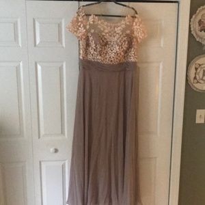 Beautiful mother of the bride dress.